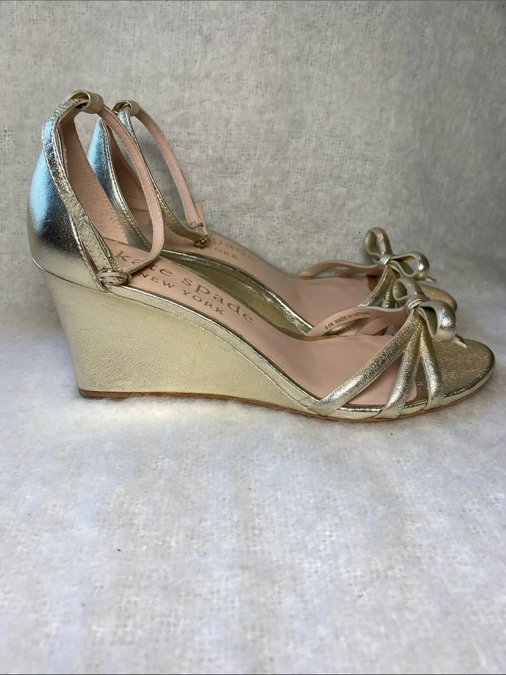 kate spade Metallic Gold Bow Ankle-Strap Heels Size 9.5
